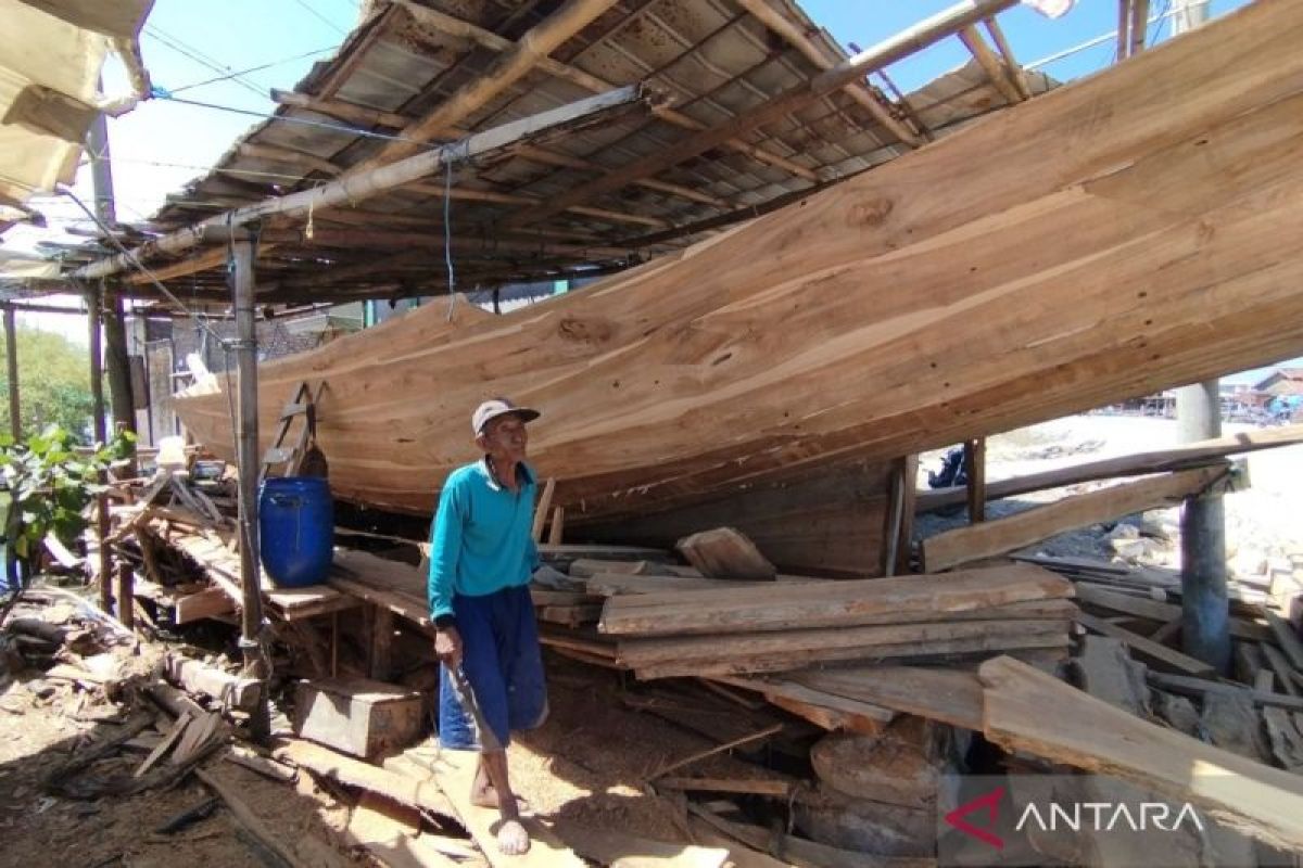 Produk perahu nelayan dari Demak banyak diminati sejumlah daerah