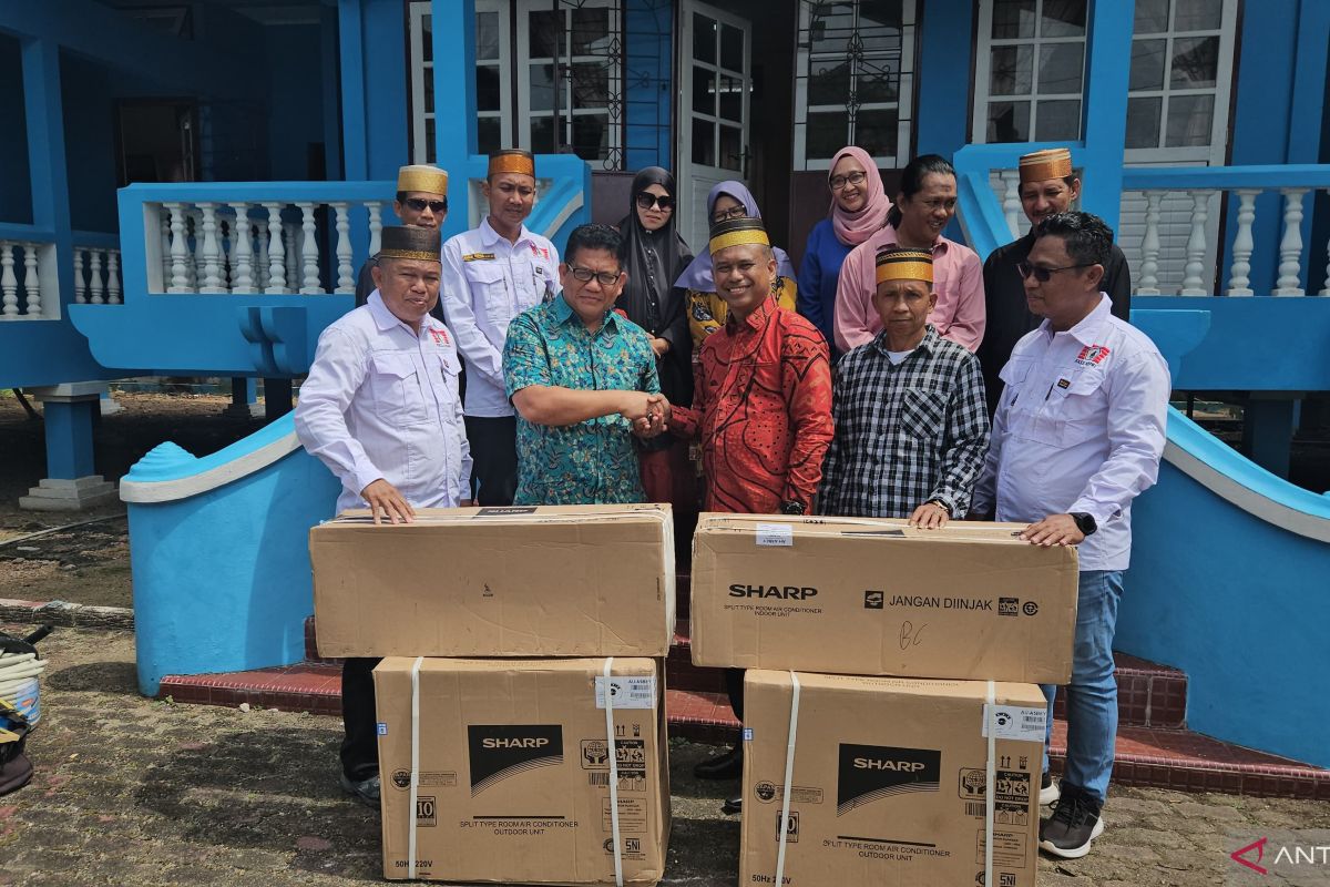 BPW KKSS Kepri Bantu AC untuk Yayasan Kebudayaan Indera Sakti Penyengat