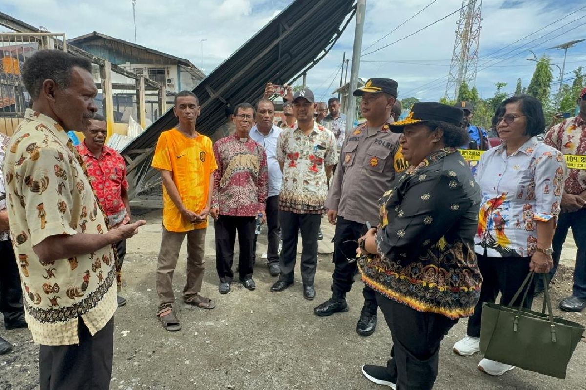 Gubernur Papua Tengah minta setiap sekolah harus ada pengamanan