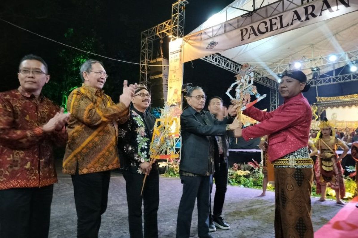 Pemprov Jatim apreasiasi Ubaya-DPRD Jatim lestarikan budaya