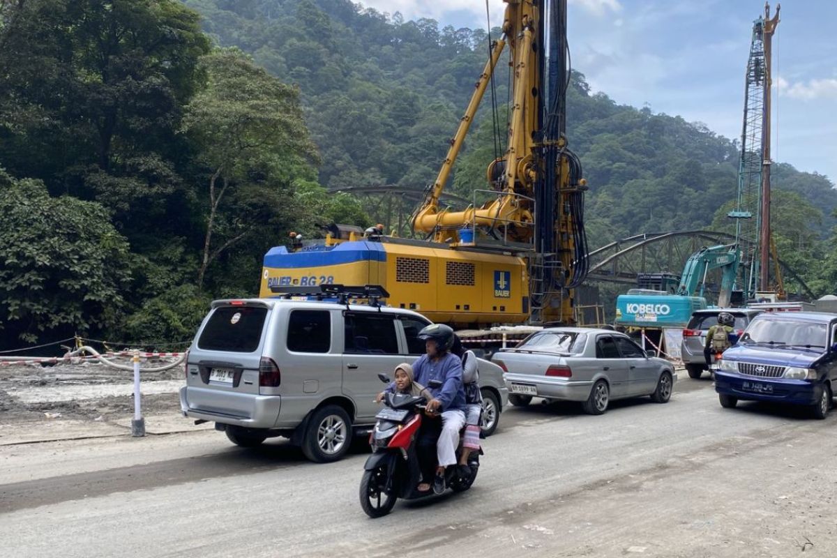 Ruas jalan Padang Panjang-Sicincin terdampak banjir dapat dilalui mulai hari ini