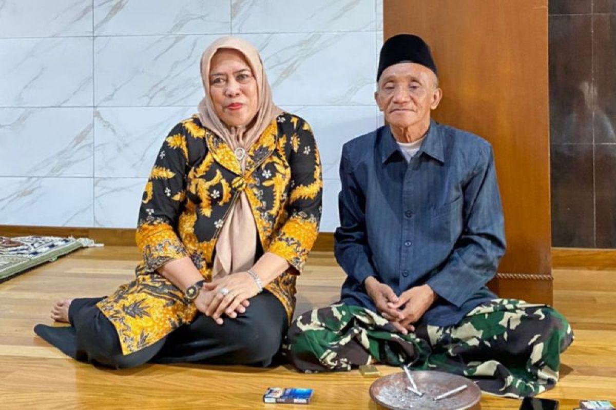 Bakal Calon Gubernur Eko Suwarni minta restu Mbah Lepo