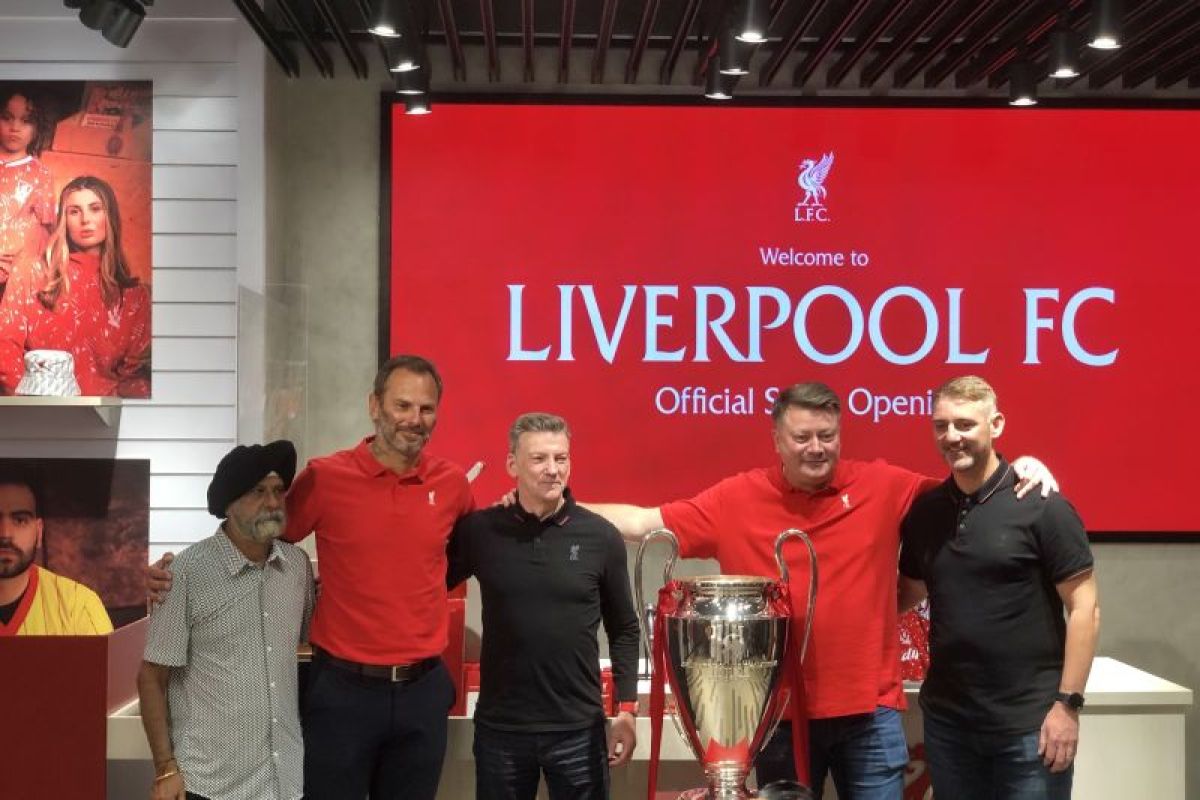 Liverpool resmi luncurkan toko di Indonesia bersama Patrik Berger