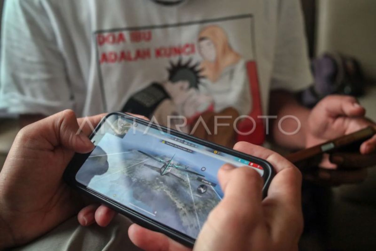 Efek radiasi ponsel pada otak dan kesehatan: Studi dan fakta terbaru