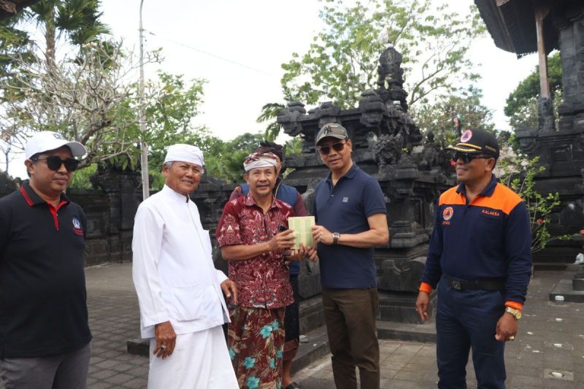 Pemkab Badung serahkan bantuan biaya bangunan pascabencana