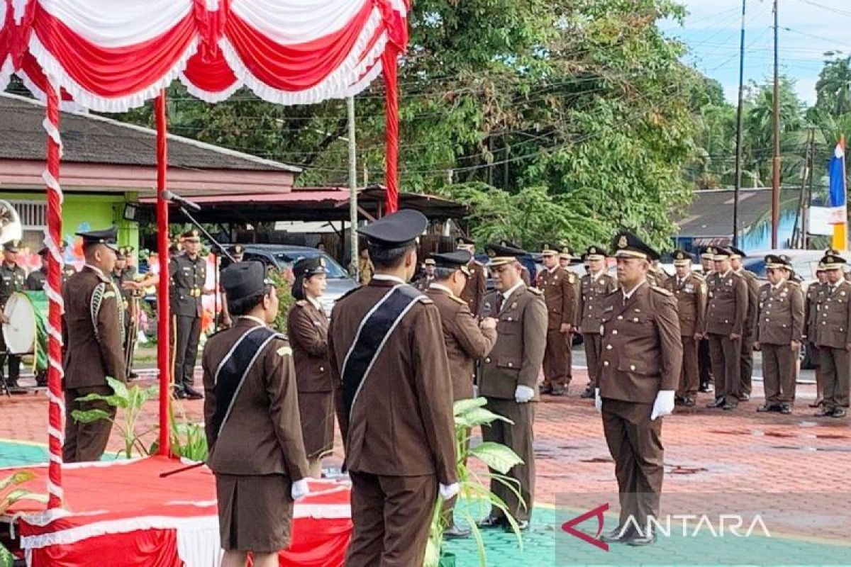 Insan Adhyaksa Kejati Papua Barat terima Satyalancana Karya Satya