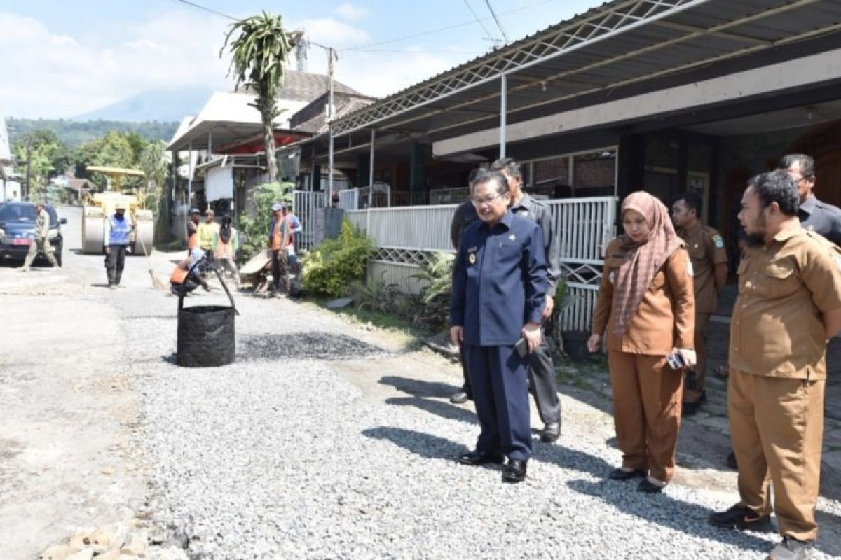 Pemkab Pasuruan lakukan perbaikan jalan rusak secara berkala