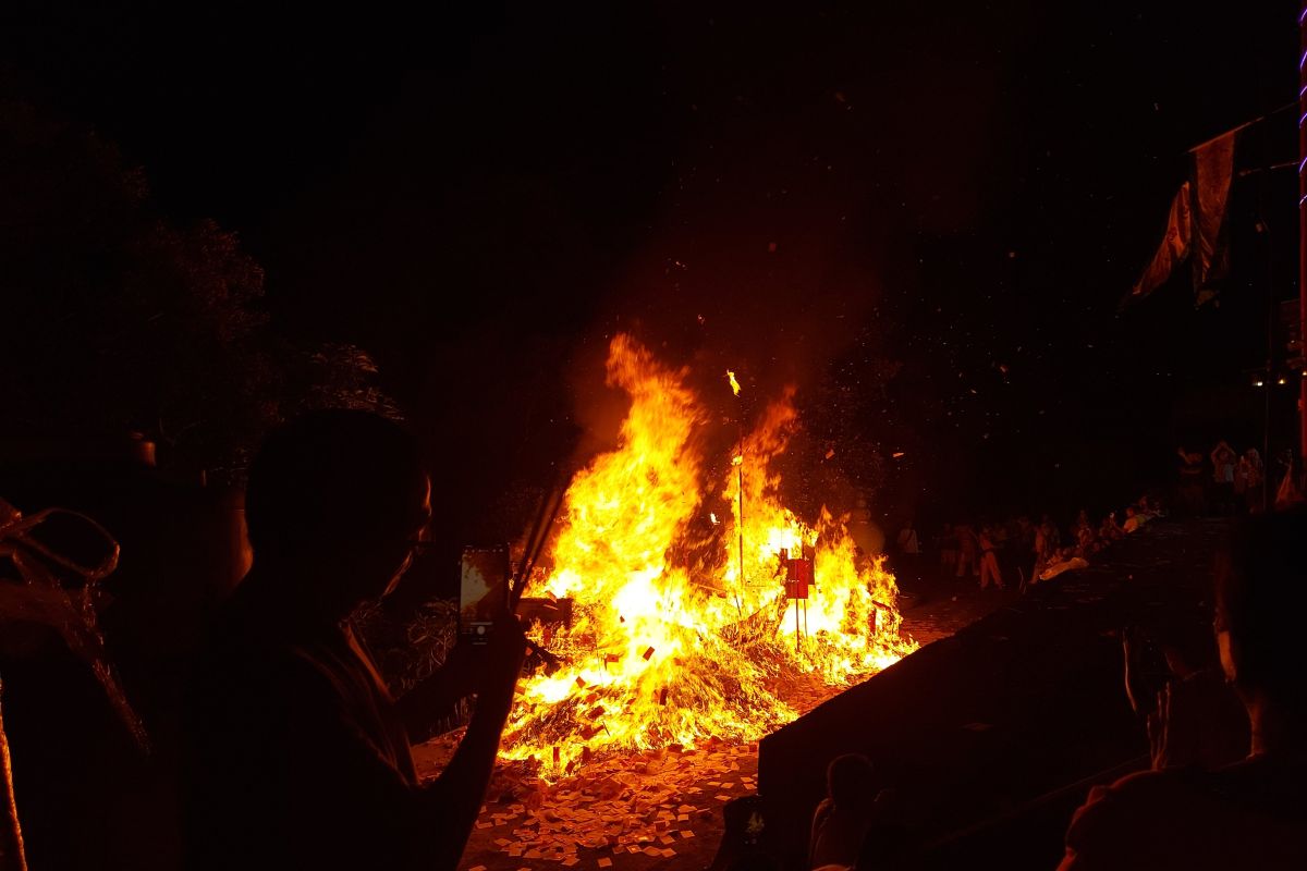 Warga Keturunan Tionghoa di Batam lestarikan ritual bakar tongkang