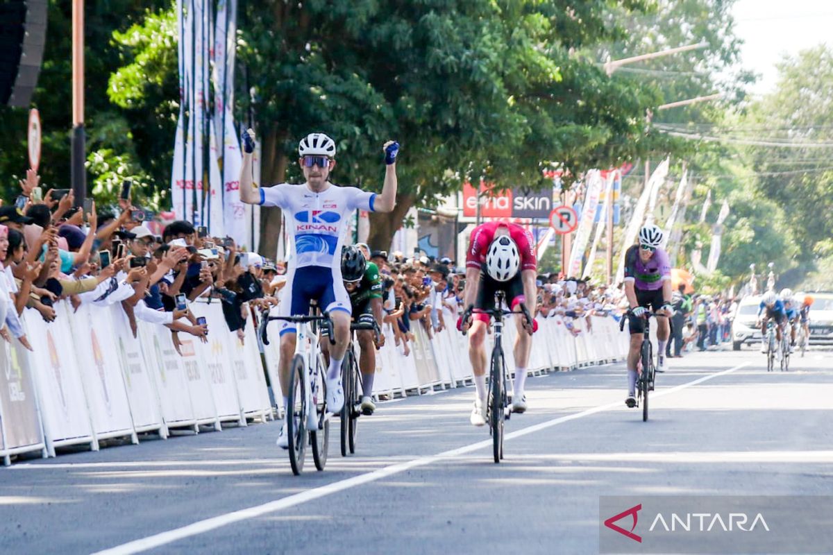 Ryan Cavanagh menangi balap sepeda ITdBI 2024 etape pertama