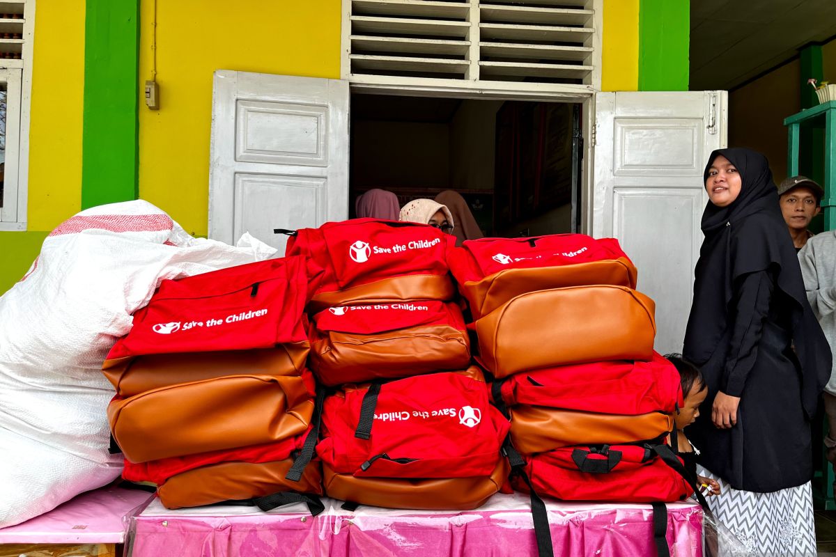 Save the Children dan SALAMPUAN kolaborasi pulihkan anak-anak korban banjir