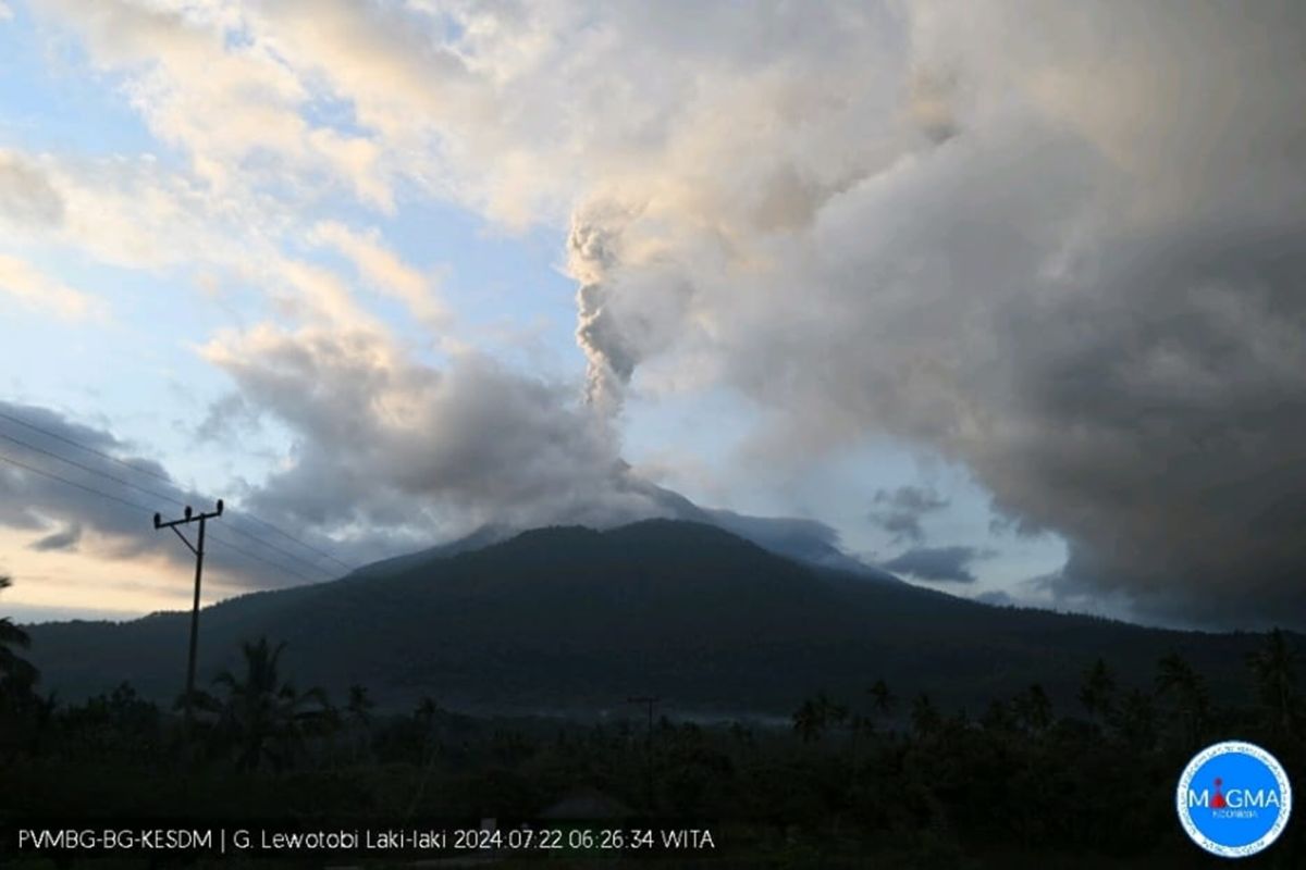 Potensi erupsi Gunung Lewotobi Laki-laki masih tinggi