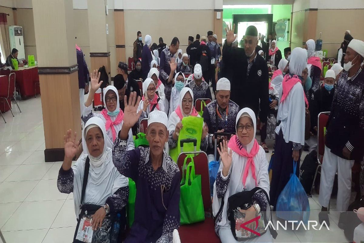 Jamaah haji kloter terakhir Debarkasi Solo tiba Senin pagi