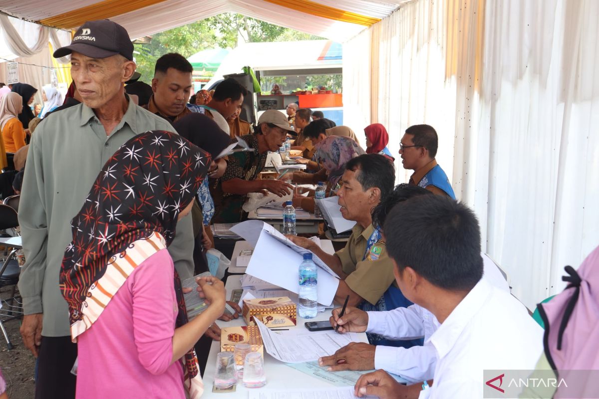 Gerai Disdukcapil diserbu warga Desa Setiajaya Bekasi