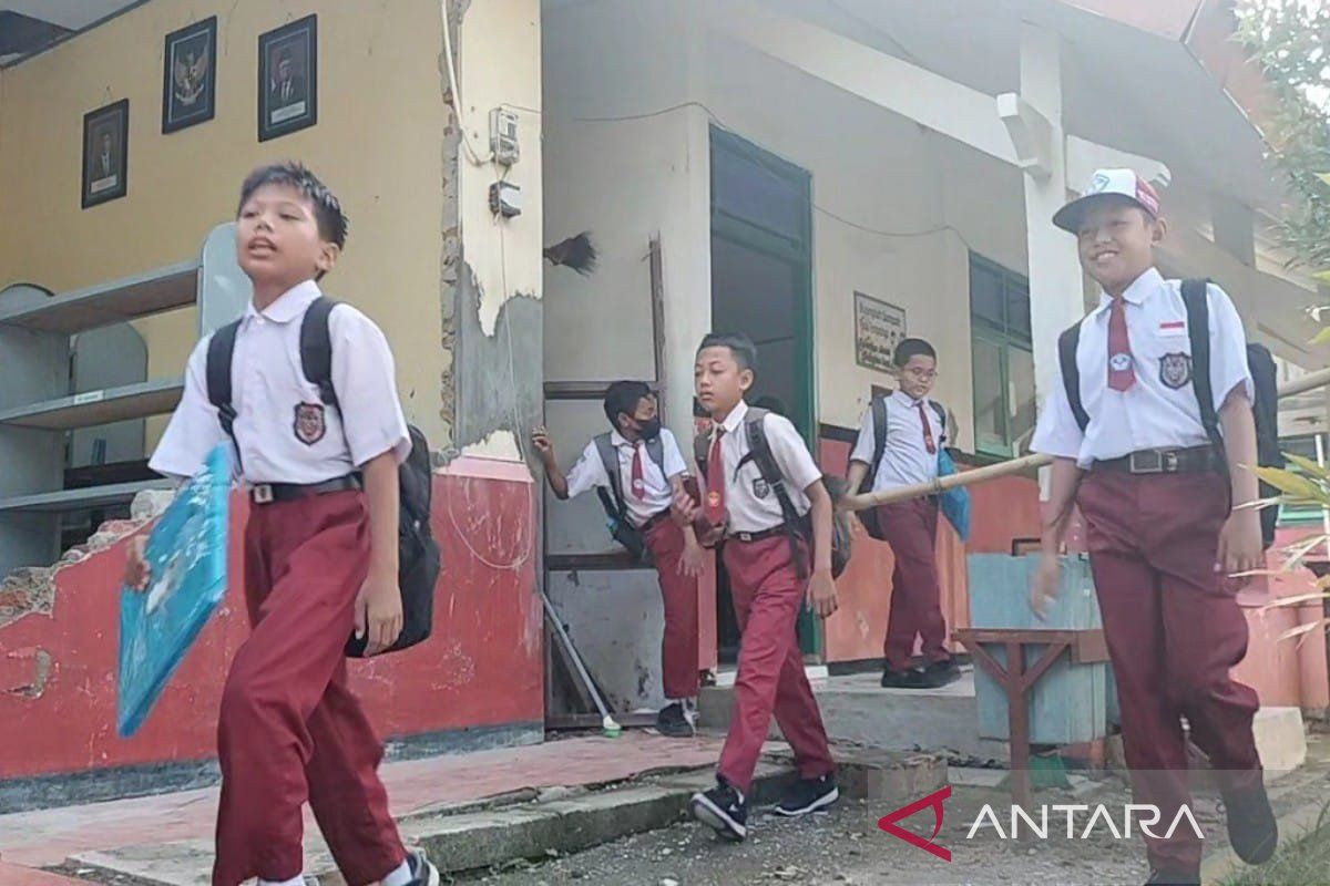 Pemkab Batang terapkan KBM sistem bergilir sekolah terdampak gempa