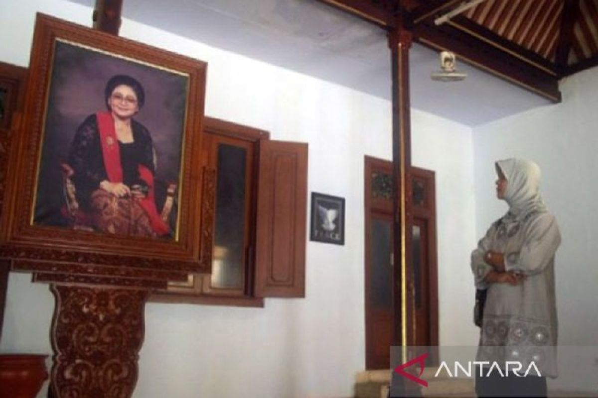 Simak lagi warta soal kebaya Tien Soeharto hingga konser Sheila on 7