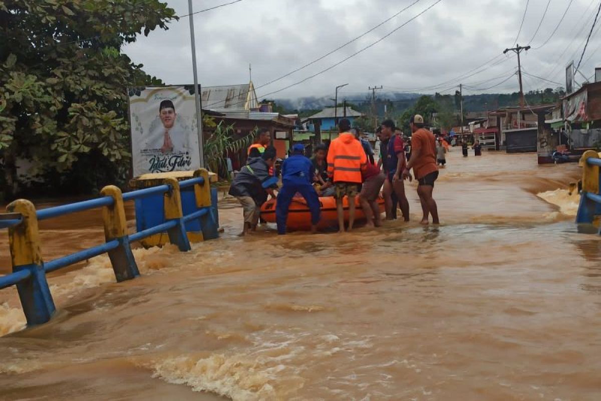 IWIP bantu evakuasi korban banjir di Halmahera Tengah 