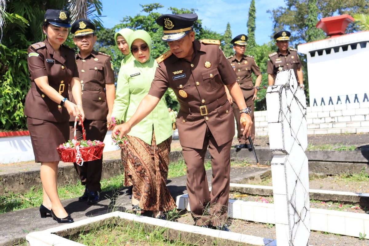 Kajati Sulut pimpin ziarah di TMP Kairagi dalam rangka HBA ke-64