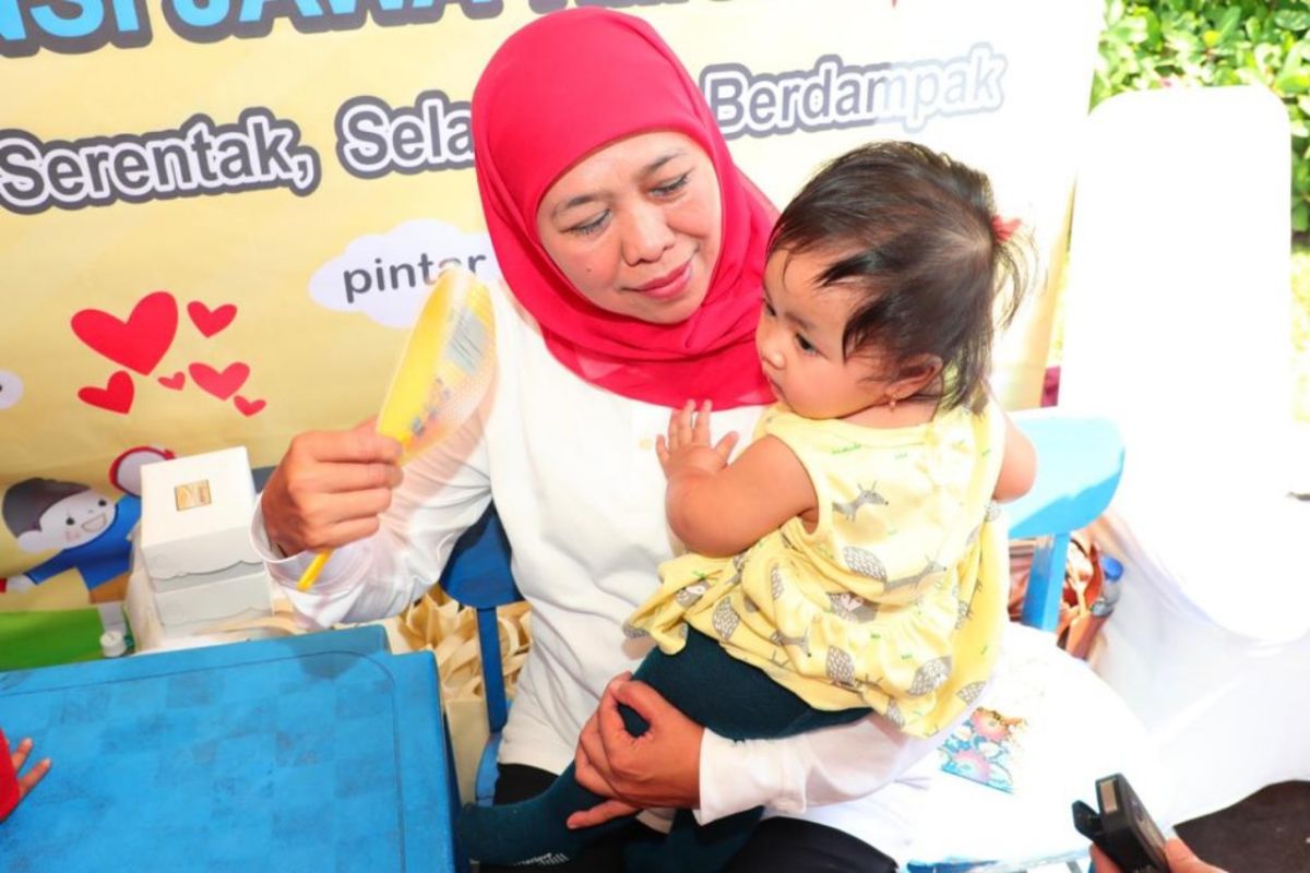 Khofifah ajak semua pihak bahagiakan dan lindungi hak anak