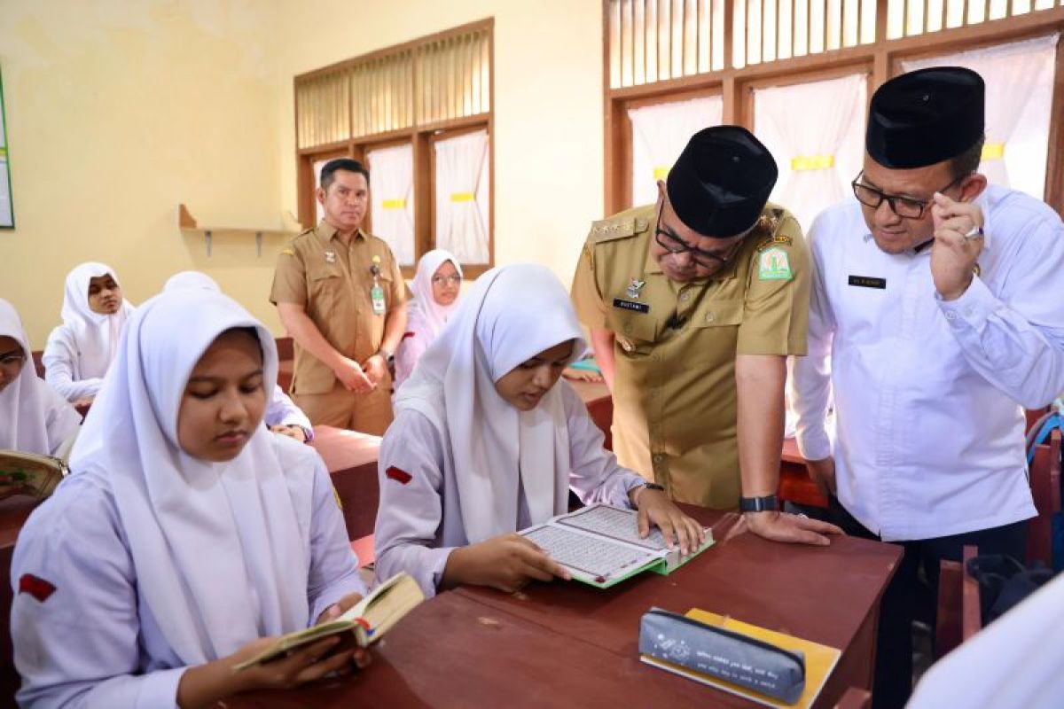 Pemprov Aceh luncurkan program tuntas baca Al Quran 15 menit untuk sekolah SMA