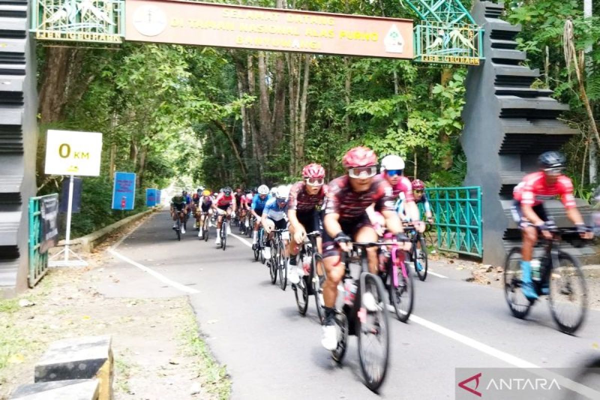 Seratusan pembalap adu cepat pada etape dua ITdBI Banyuwangi