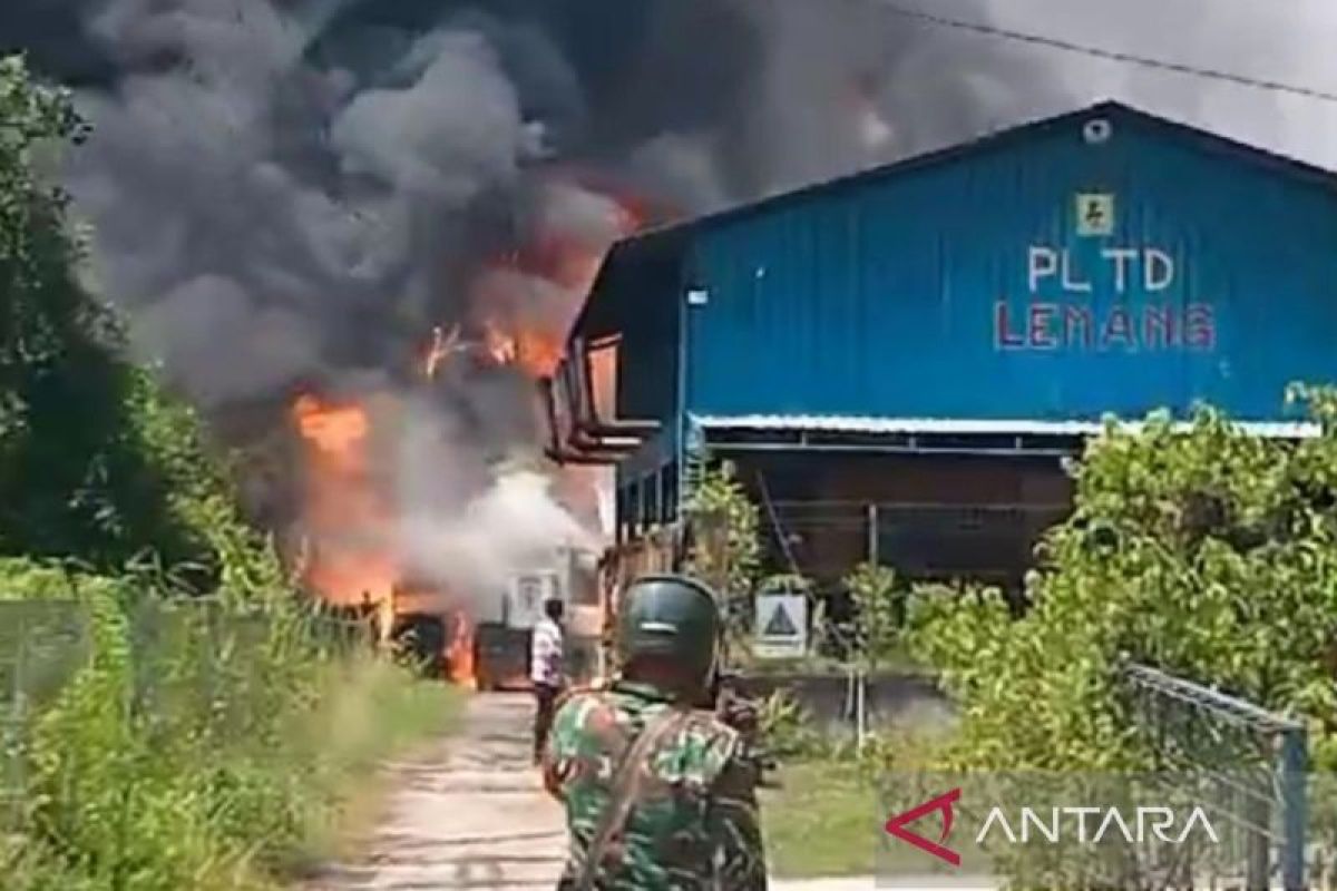 PLTD Lemang di Meranti terbakar