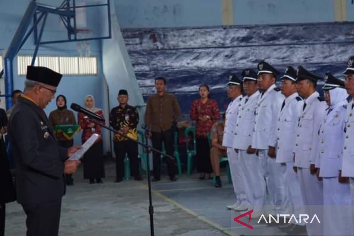 Bupati Rejang Lebong kukuhkan tambahan masa jabatan 122 kepala desa