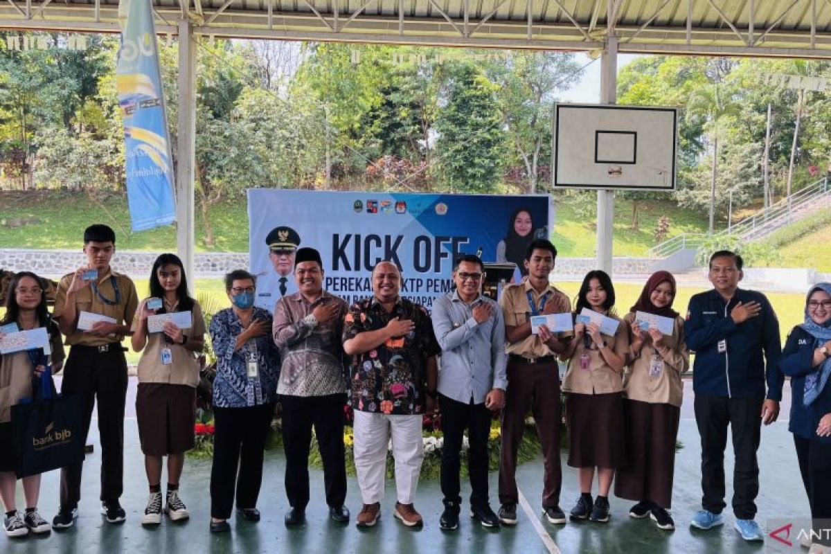 Pemkot Bogor lakukan perekaman e-KTP pemilih pemula di sekolah