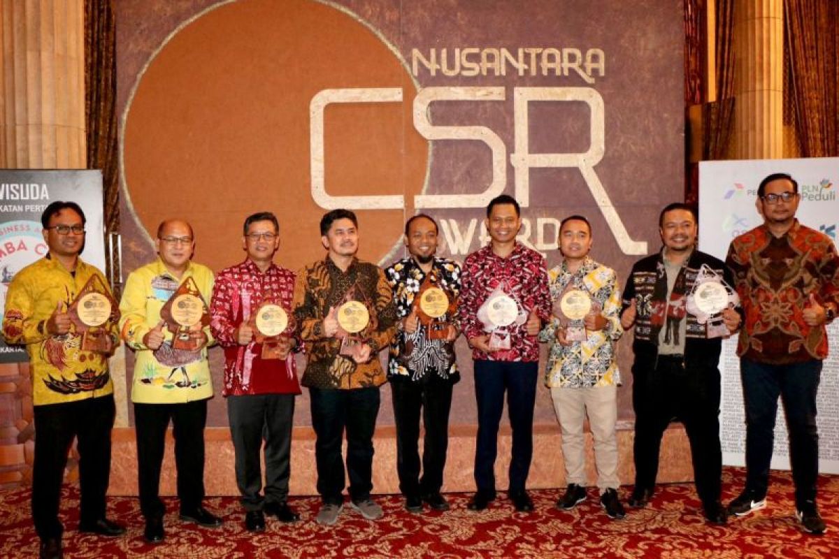 Program TJSLterbukti berdampak positif, Dirut PLN dinobatkan jadi pemimpin transformasi bisnis berkelanjutan