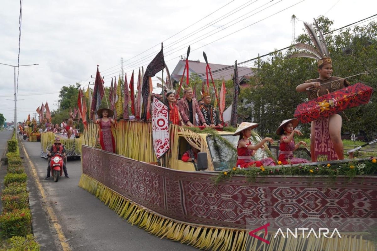 Bupati Kapuas Hulu sebut pekan gawai dayak ajang promosi adat - budaya