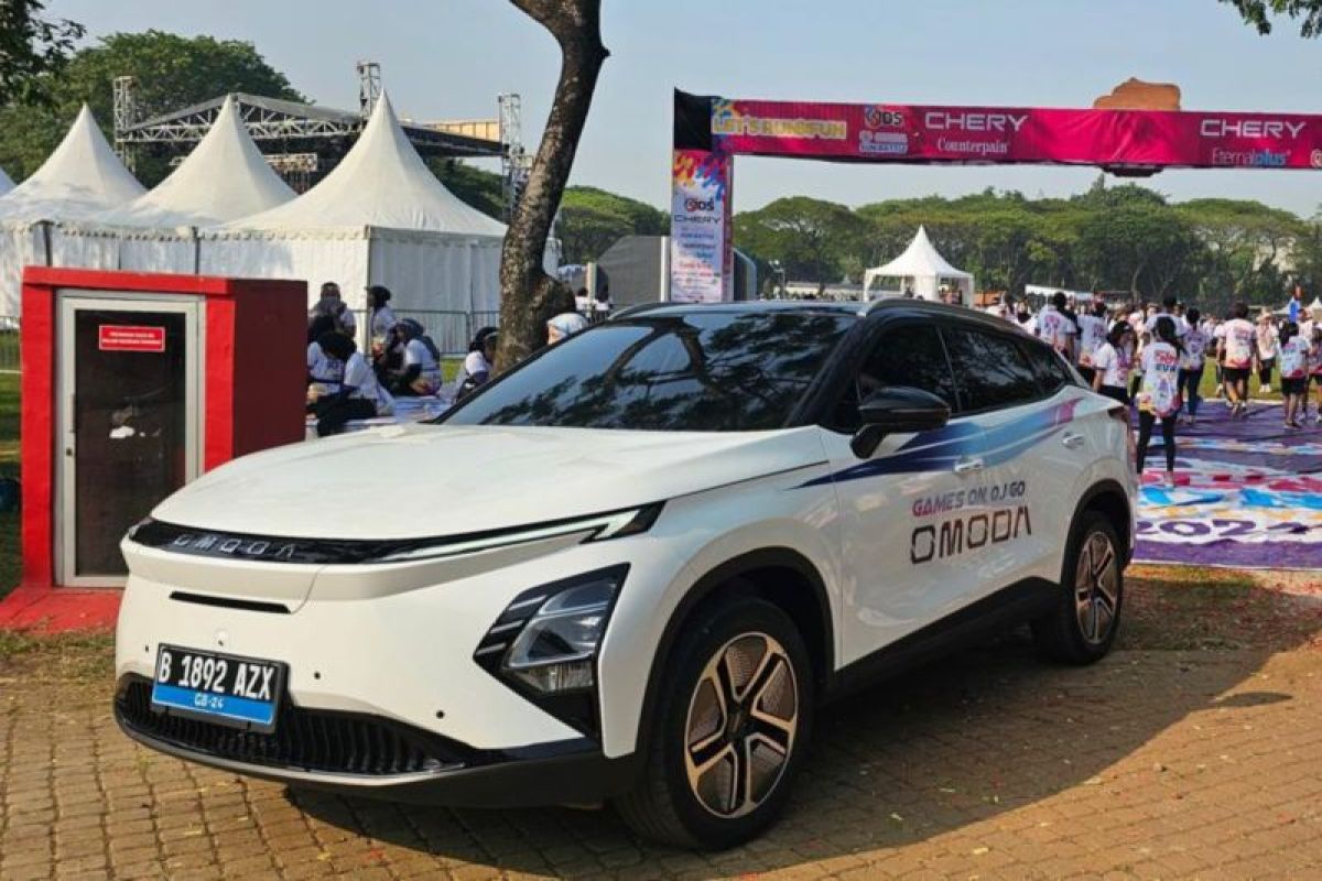 Chery OMODA E5 ramaikan  Jakarta Color Run Festival 2024