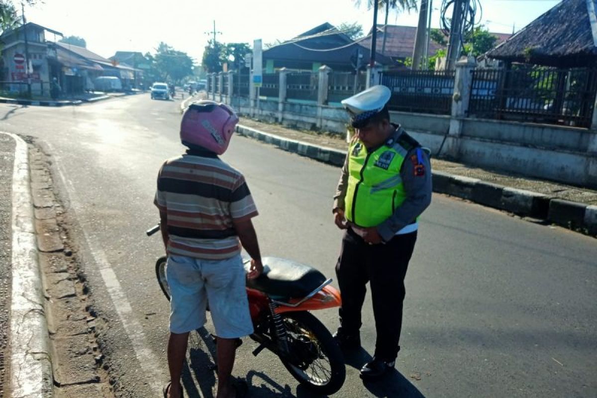 Polisi Pariaman dominasi tegur usia produktif selama operasi patuh