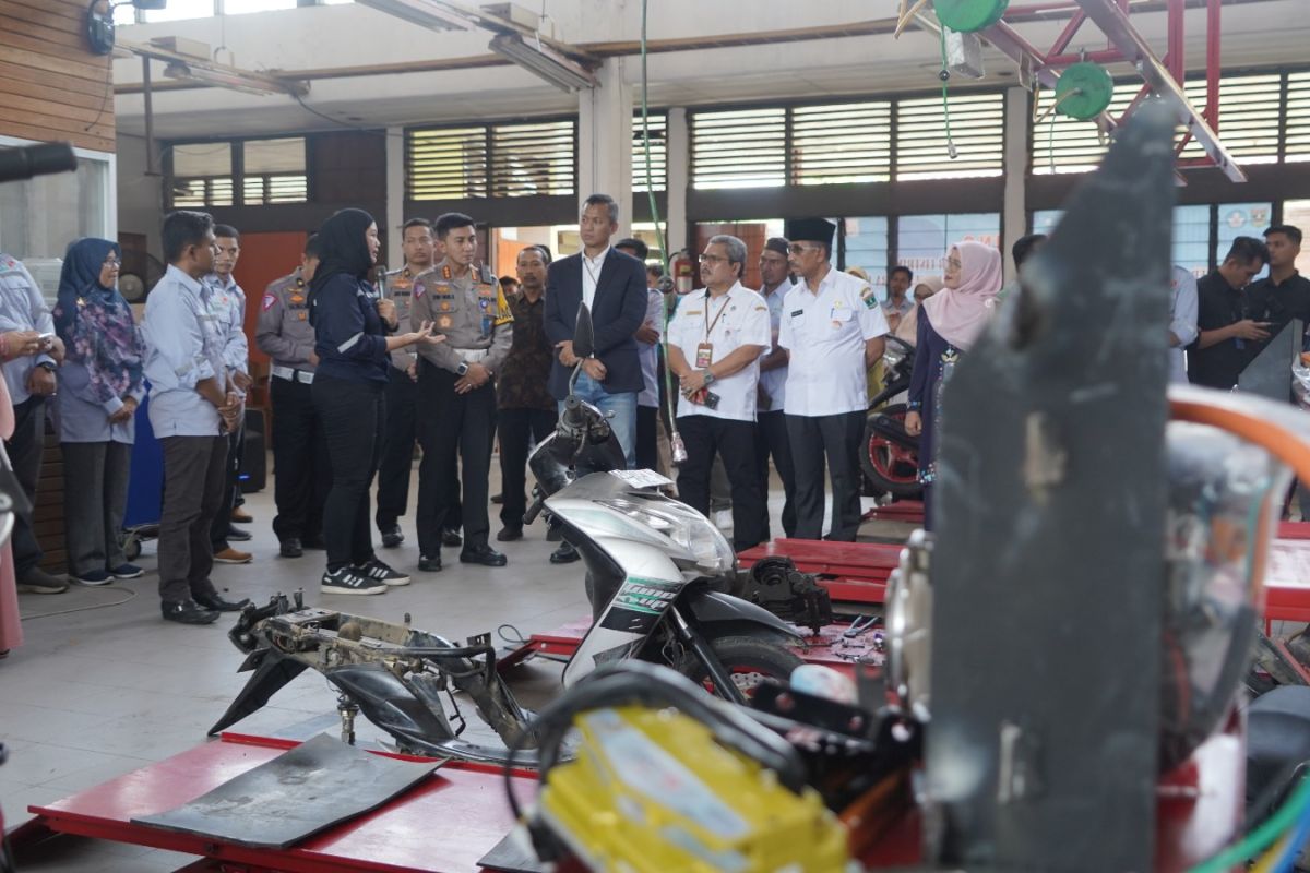 PLN gelar program pelatihan konversi motor listrik di SMK 1 Sumbar