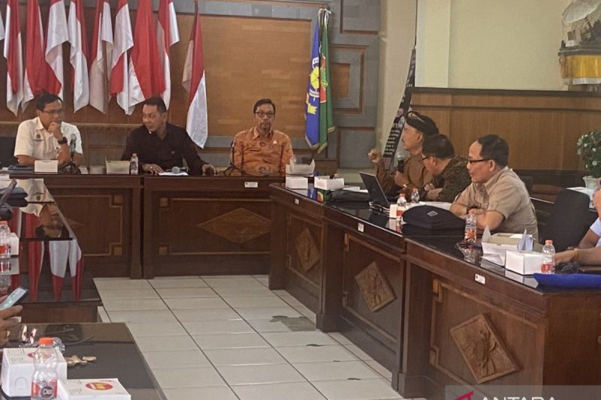 MDA Bali: Desa adat bisa buat aturan main layangan