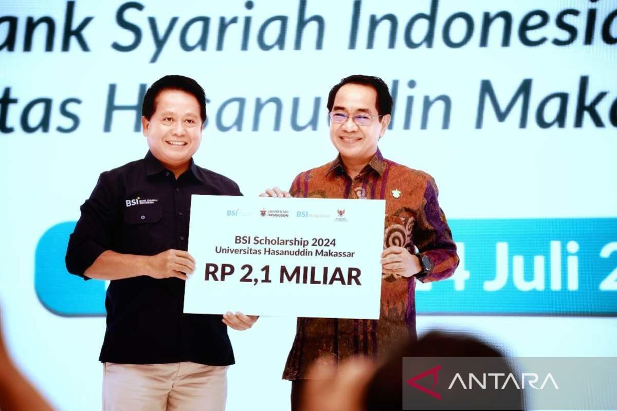 BSI beri beasiswa mahasiswa berprestasi di Sulsel Rp5,5 miliar