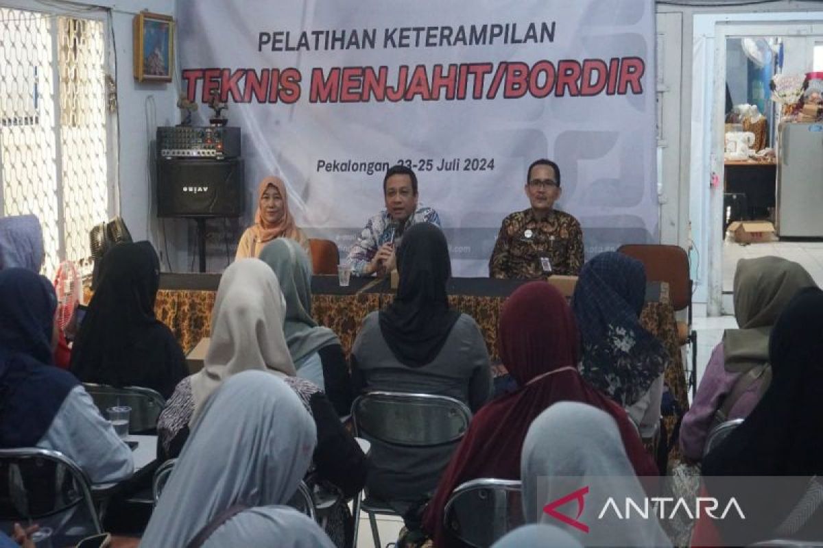 Pemkot  Pekalongan berdayakan warga DTKS melalui pelatihan menjahit