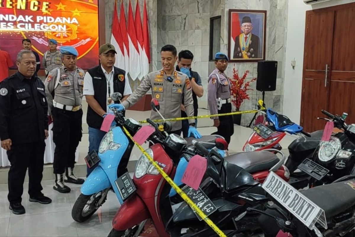 Polres Cilegon tangkap tiga pelaku dan amankan 16 motor curian