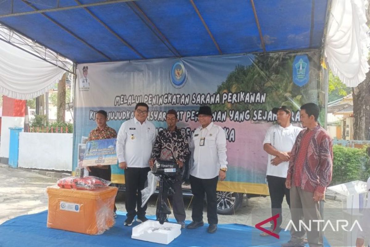 Dinas Perikanan Bangka salurkan bantuan 126 unit mesin kapal