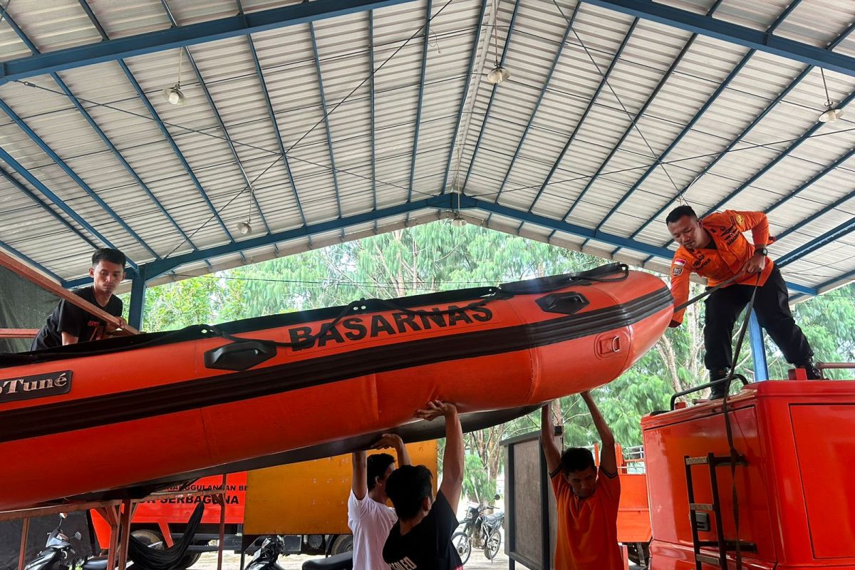 Basarnas cari pria yang hilang di Sungai Angkona LuwuTimur