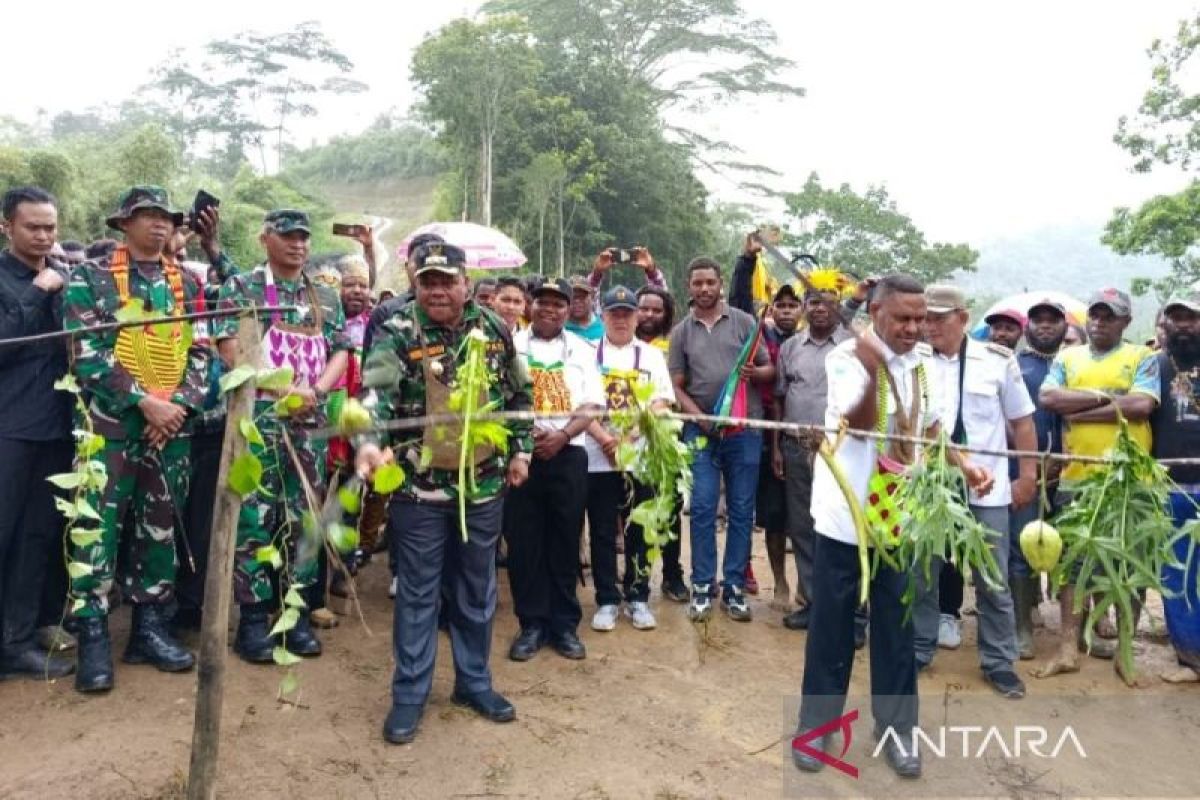 Pemkab Manokwari mulai pembangunan ruas jalan baru di Distrik Mokwam