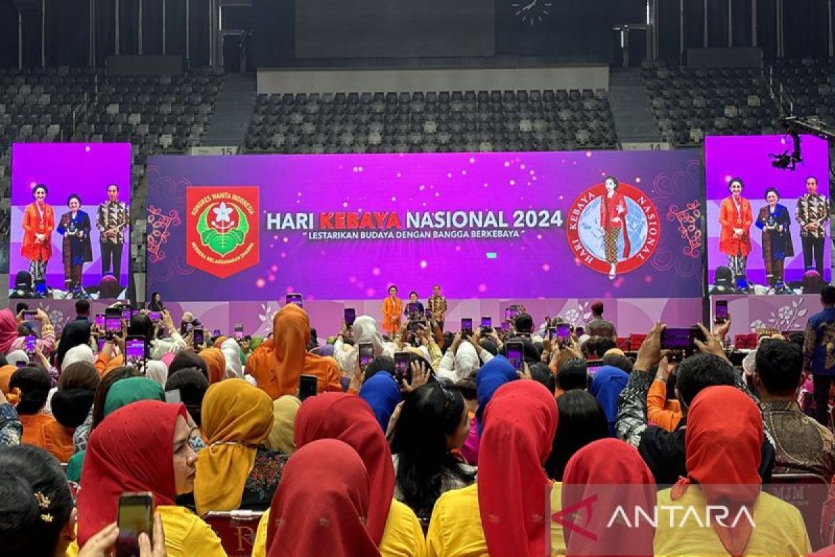 Presiden Jokowi dan Ibu Iriana hadiri puncak Hari Kebaya Nasional