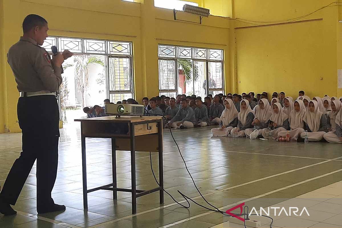 Pelajar antusias ikuti penyuluhan tertib lalu lintas Ditlantas Polda Aceh