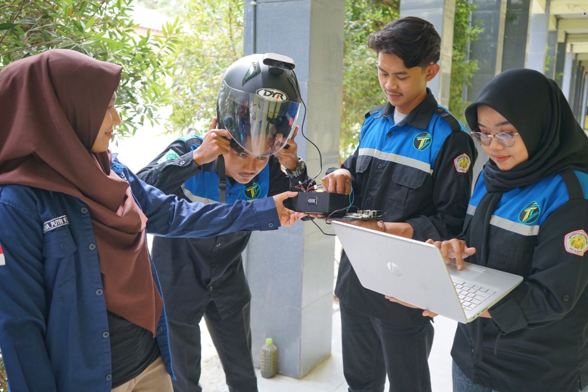 Mahasiswa Unigoro ciptakan inovasi helm anti 