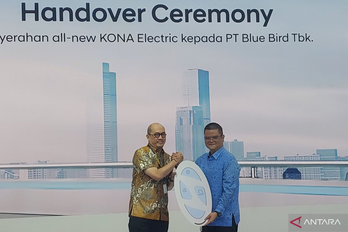 Hyundai serahkan All New KONA Electric kepada pelanggan dan Blue Bird