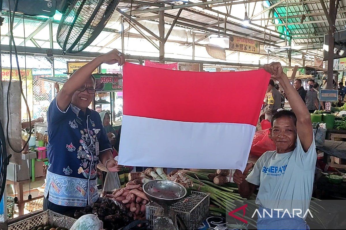 Pemkab Kotim bagikan 70.000 bendera untuk meriahkan HUT Kemerdekaan RI