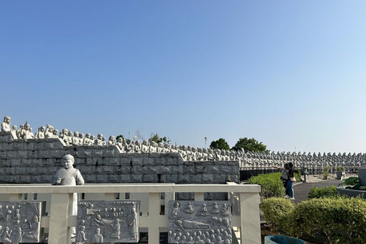 Vihara Patung Seribu di Tanjungpinang yang tak sepi pengunjung