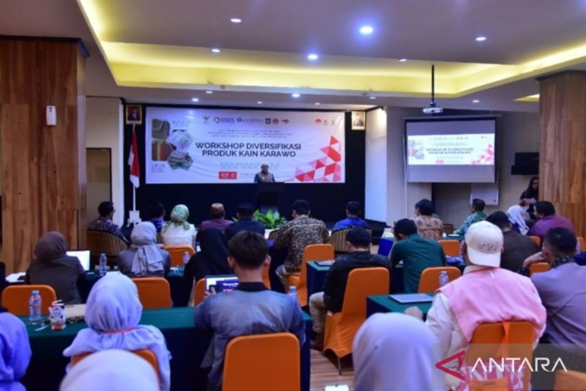 Perajin Gorontalo ikut pelatihan diversifikasi produk kain karawo