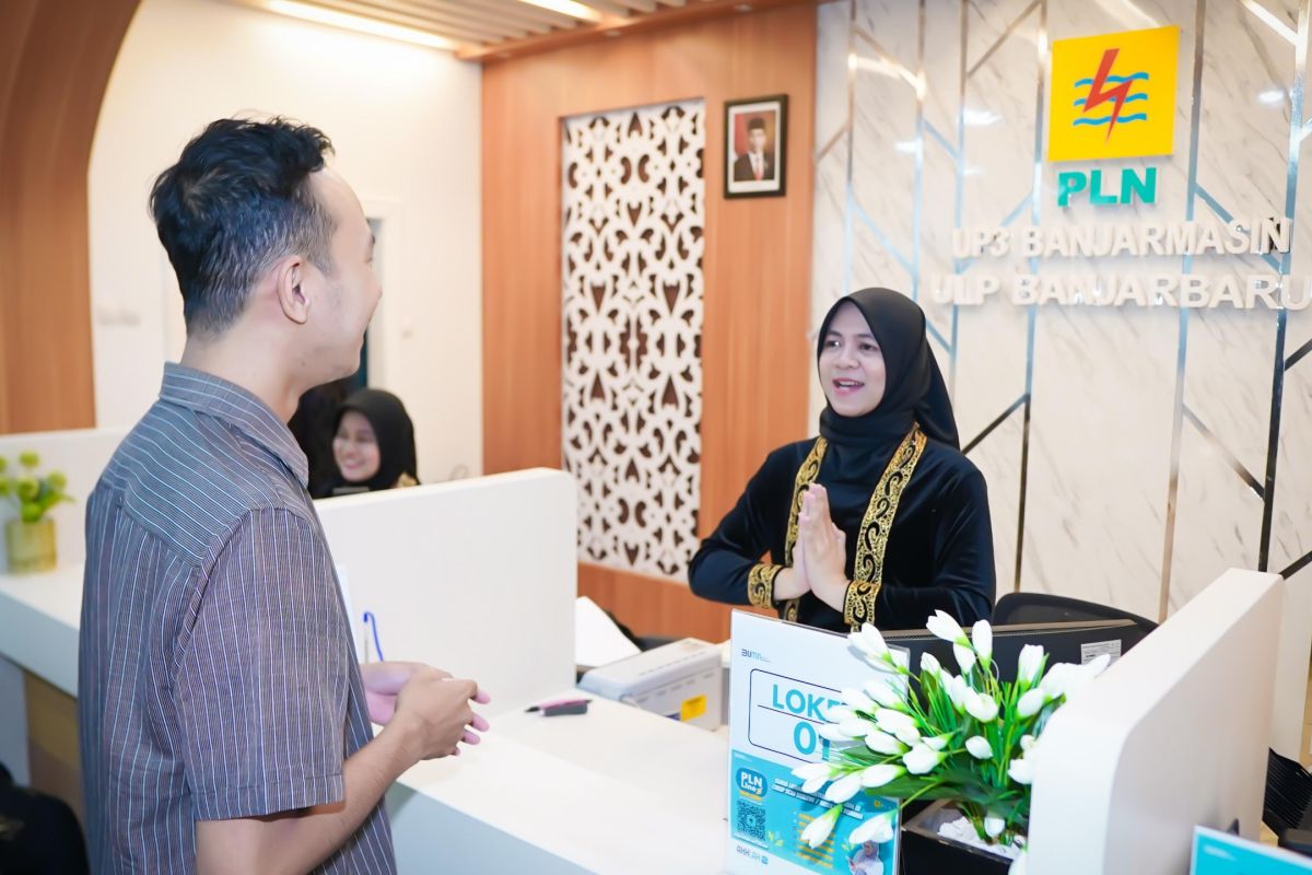 Foto - Srikandi PLN berikan pelayanan terbaik di Hari Kebaya Nasional