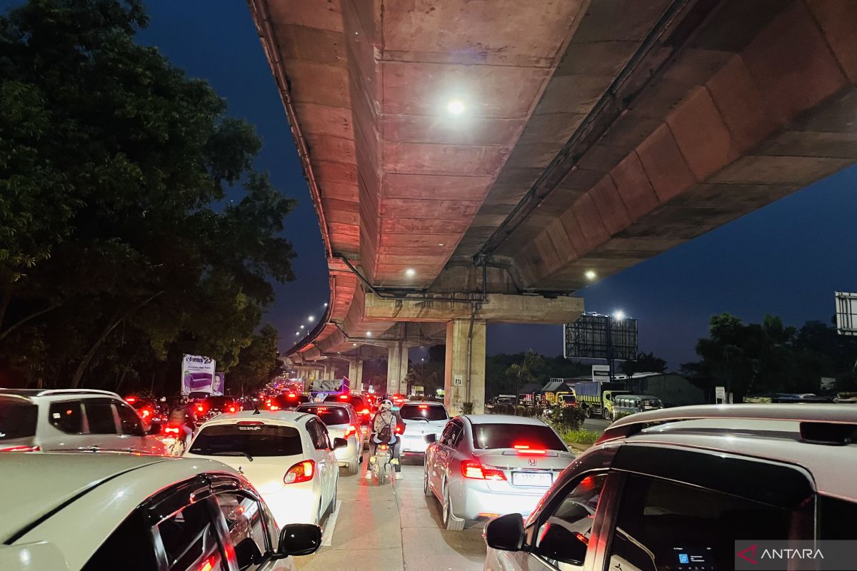 Pemkot Bogor dan MSJ lakukan pemeliharaan PJU Jalan Sholeh Iskandar di bawah tol BORR