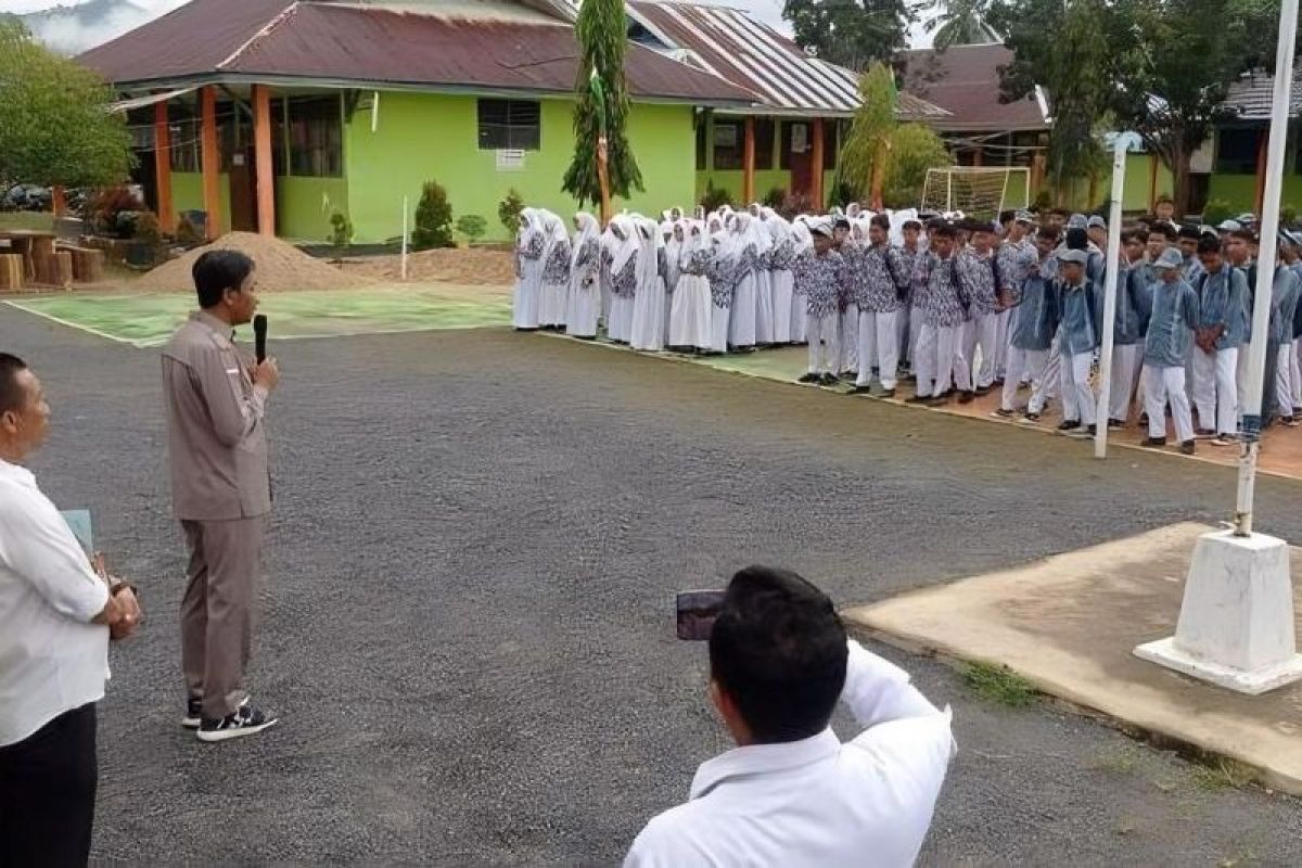 Disdikbud Sultra sidak kedisiplinan guru di sekolah terpencil