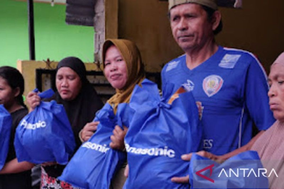 Rachmat Gobel salurkan bantuan korban banjir